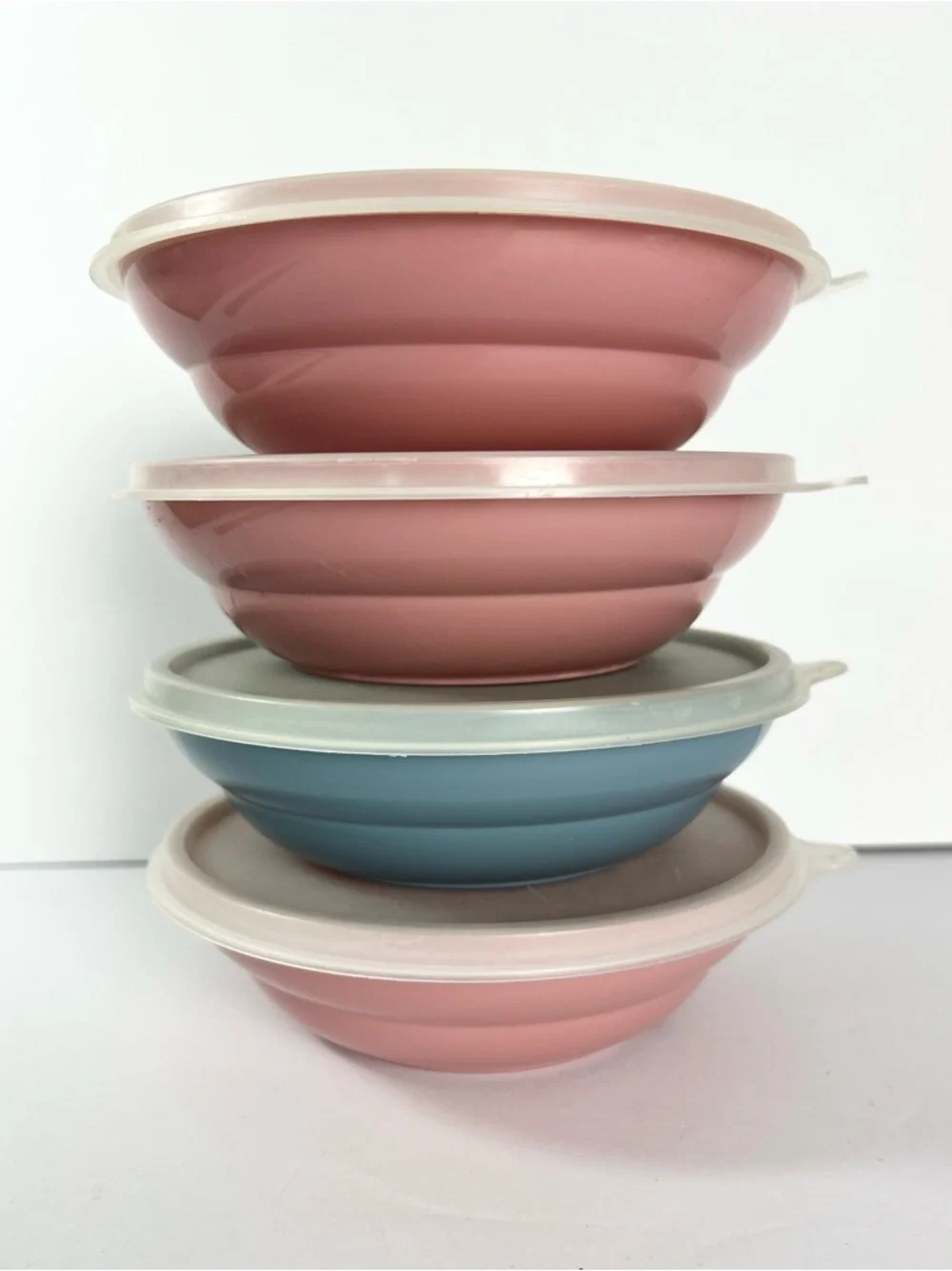 Vintage Tupperware cereal bowls‎ with lids Mauve country pink blue 1980s